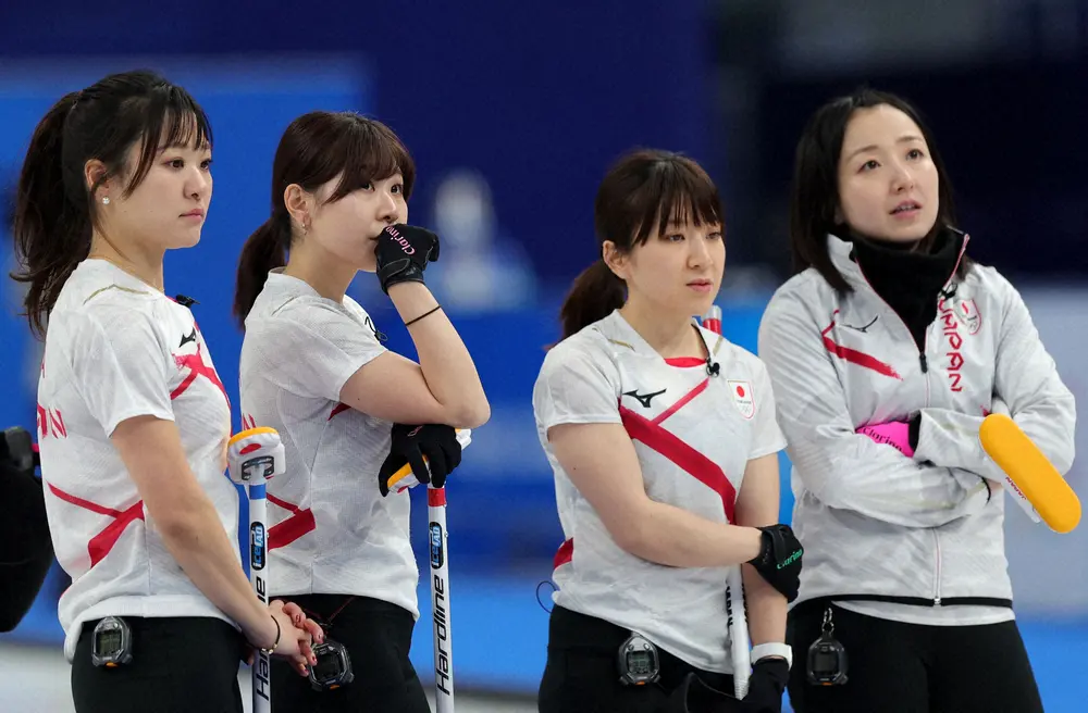 カーリング女子日本代表「ロコ・ソラーレ」の（右から）藤沢、鈴木、吉田夕、吉田知（ロイター）