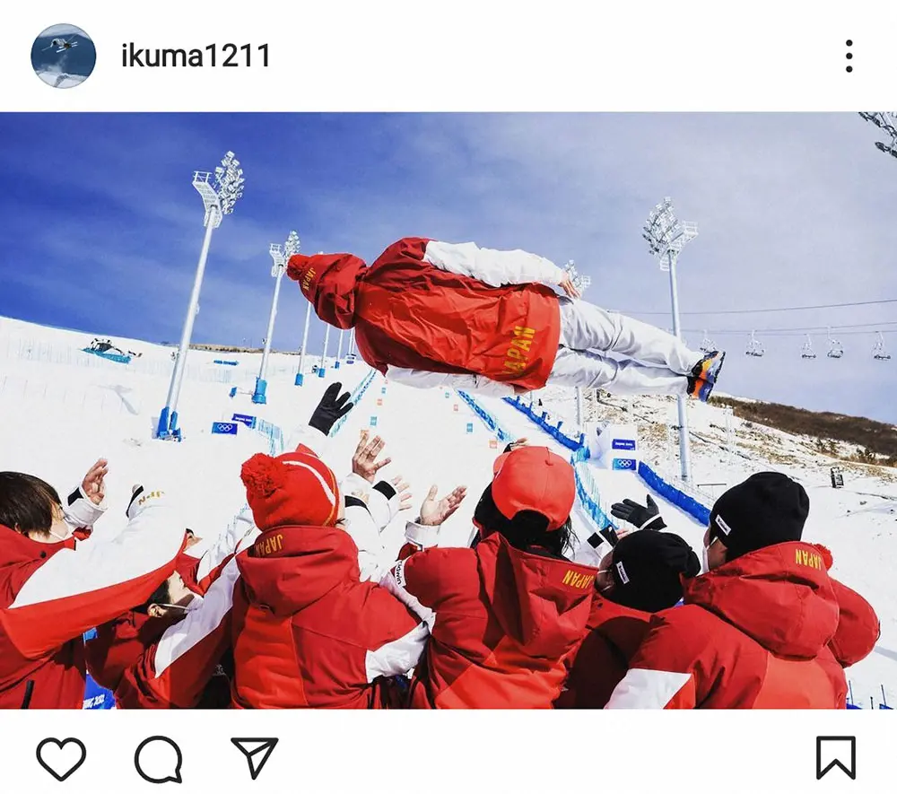 【画像・写真】北京五輪銅メダルの堀島行真　“直立不動”胴上げ写真に「ラピュタみたい」「体幹強すぎ」の声