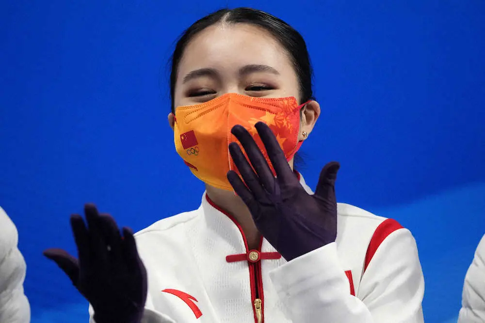 【画像・写真】中国国内で“炎上”19歳の朱易　涙の団体戦から8日…SP53.44点で演技後には笑顔も