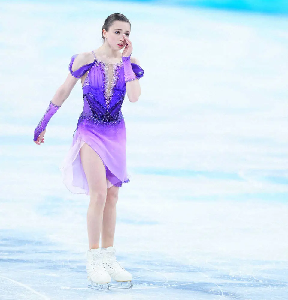 【画像・写真】疑惑のワリエワ涙の首位発進　禁止薬物の検出は祖父の薬と“主張”