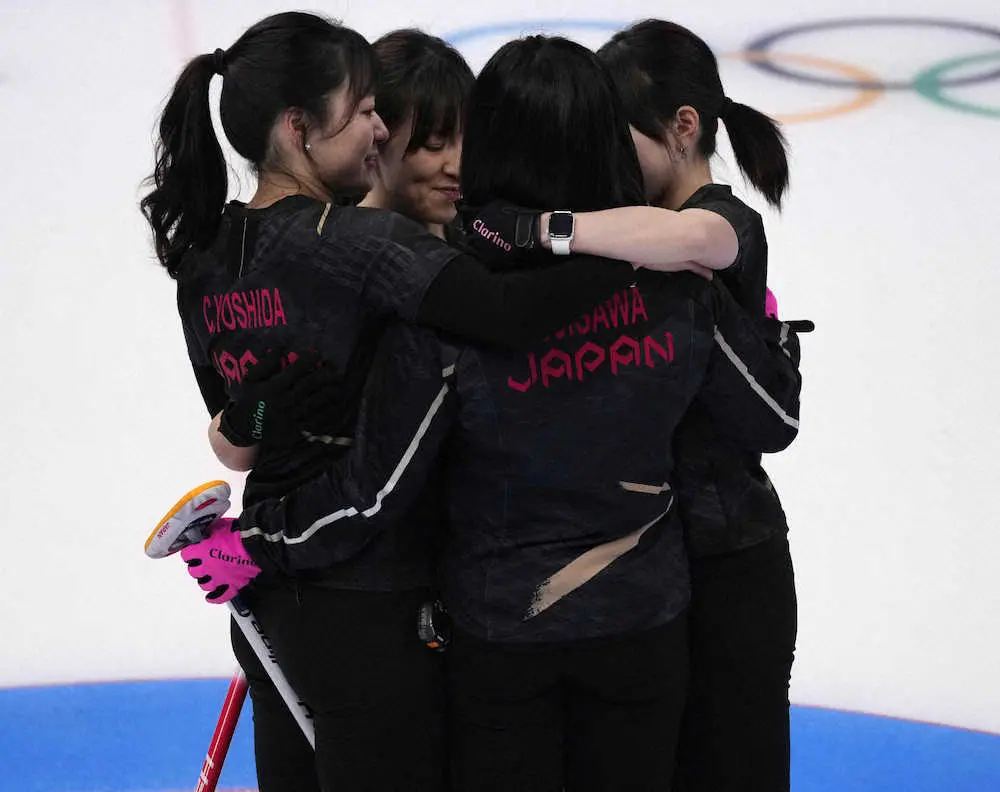 【画像・写真】藤沢五月の涙から20分後…ロコ・ソラーレ4強にネットも歓喜「後は嬉し涙を」「メガネ先輩の分まで」