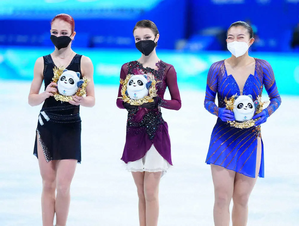 【画像・写真】シェルバコワが逆転金メダル　ROC勢ただ一人笑顔、フリー自己ベスト「うれしいのと、ホッとしている」