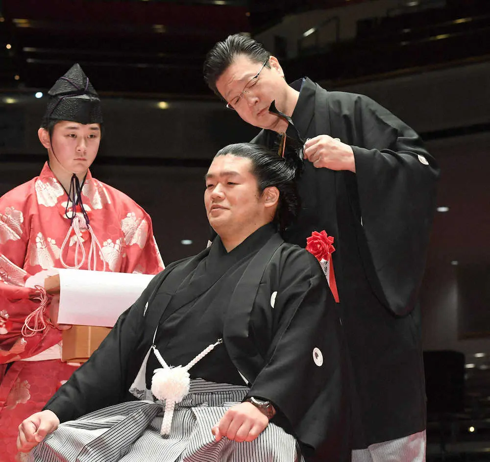 【画像・写真】元幕内・誉富士の楯山親方断髪式　2月上旬にコロナ感染も無事開催