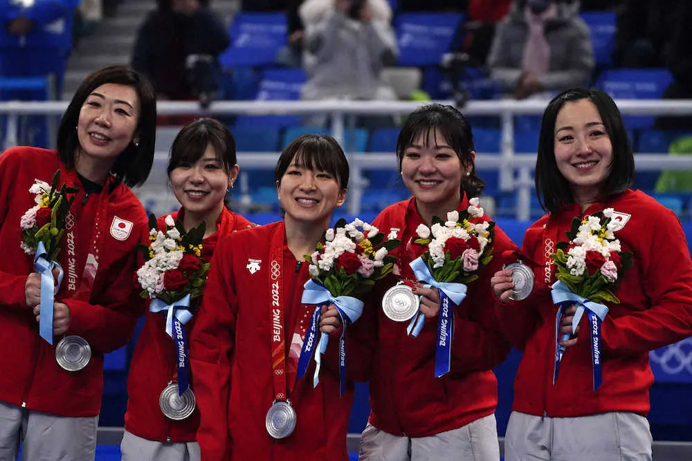 【画像・写真】銀のロコ　五輪特番生出演　5人そろって笑顔　藤沢「この銀メダル、日本に帰ってお見せしたい」