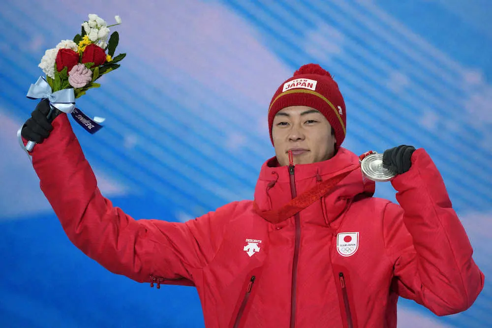 【画像・写真】【北京五輪プレーバック】「僕が魔物」の小林陵侑　失意の高梨沙羅を「たくさんハグしてあげました」