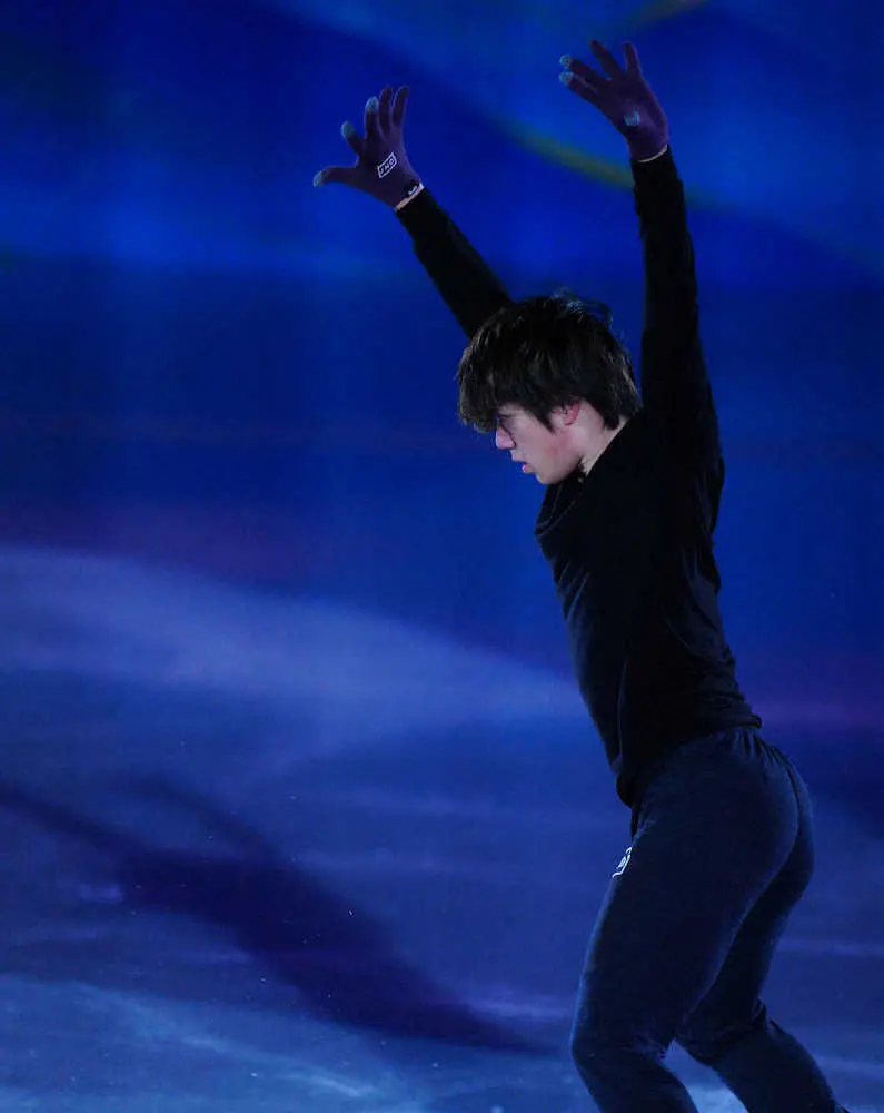 【画像・写真】宇野　和やか調整　トルソワに頼まれ？一緒にイーグルも披露