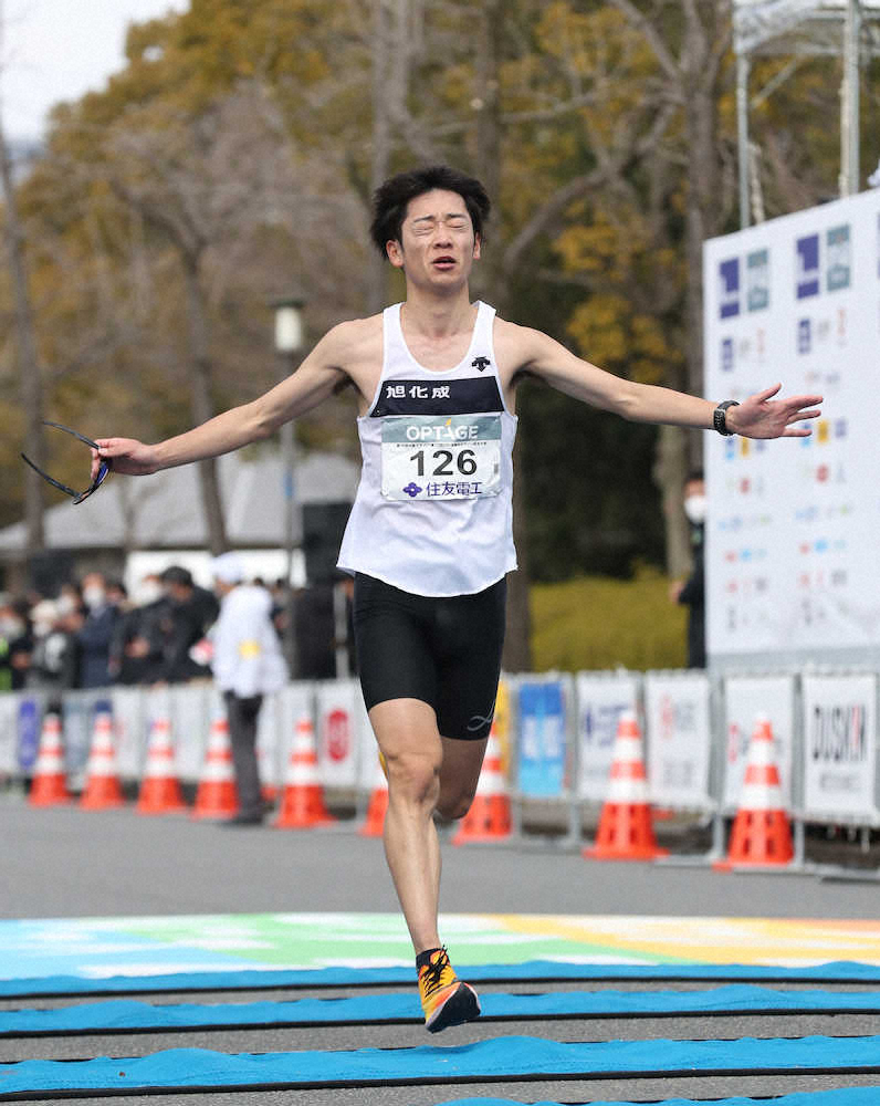 大阪 びわ湖毎日マラソン統合大会 丸山文裕が4位でmgc切符 スタートラインに立てたことに感謝 スポニチ Sponichi Annex スポーツ
