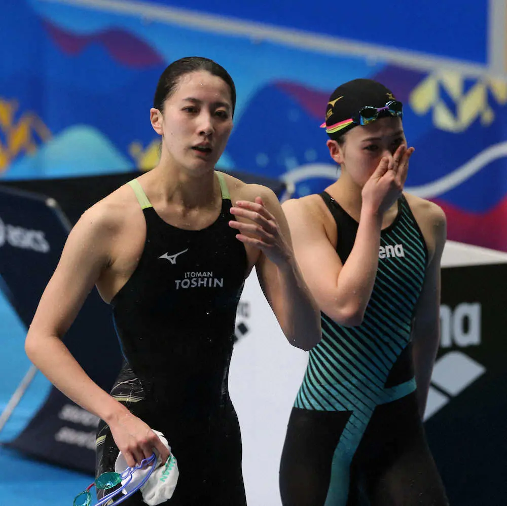 ＜水泳　国際大会日本代表選手選考会　女子400メートル個人メドレー決勝＞3位になり厳しい表情の大橋（左）（撮影・西海健太郎）