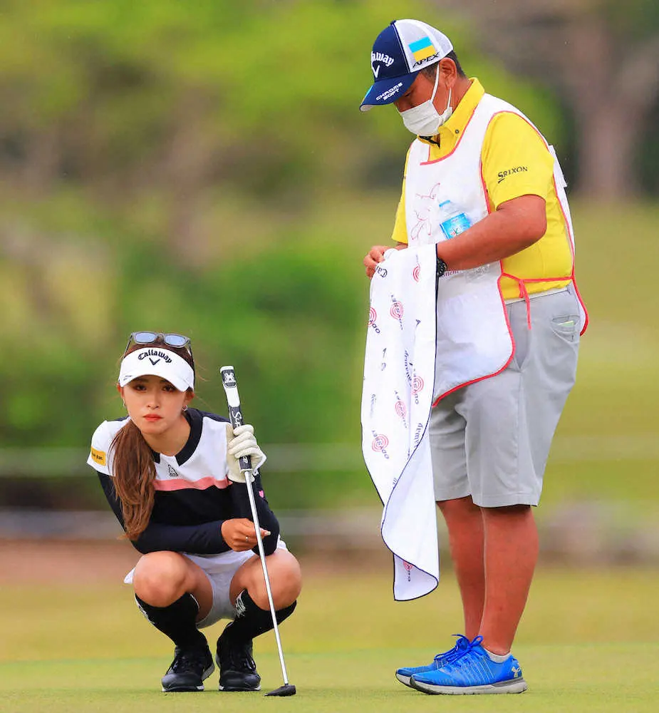 【画像・写真】柏木キャディー　帽子に手作りウクライナ国旗、反戦訴える「早く終わってほしい」