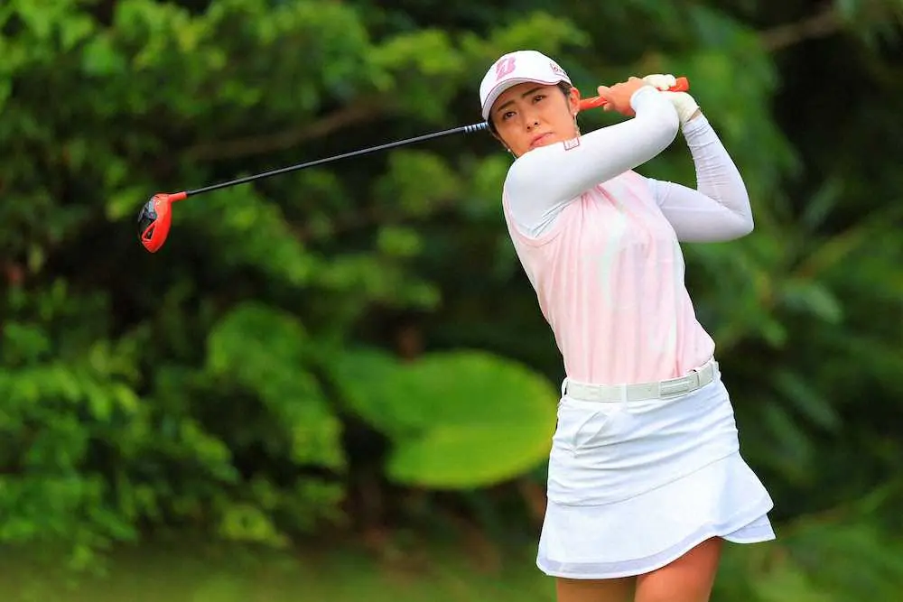 【画像・写真】黄アルムが6打差首位　渡辺彩香が2位　稲見萌寧と勝みなみが3位　女子ゴルフ開幕戦前半終了
