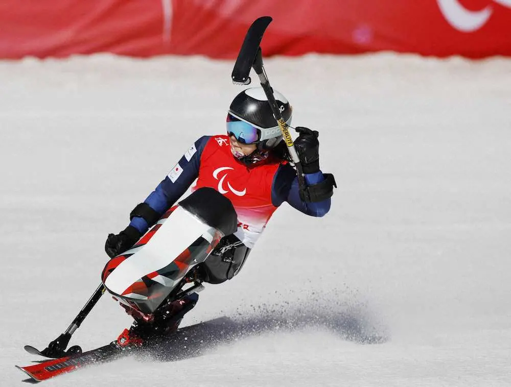 【画像・写真】“夏冬二刀流”村岡桃佳が日本勢1号金メダル！　北京パラアルペンスキー女子
