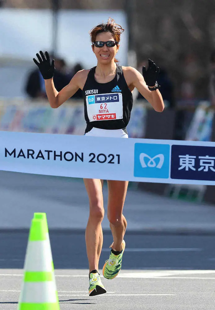 ＜東京マラソン2021・女子マラソン＞日本人2位でゴールする新谷仁美