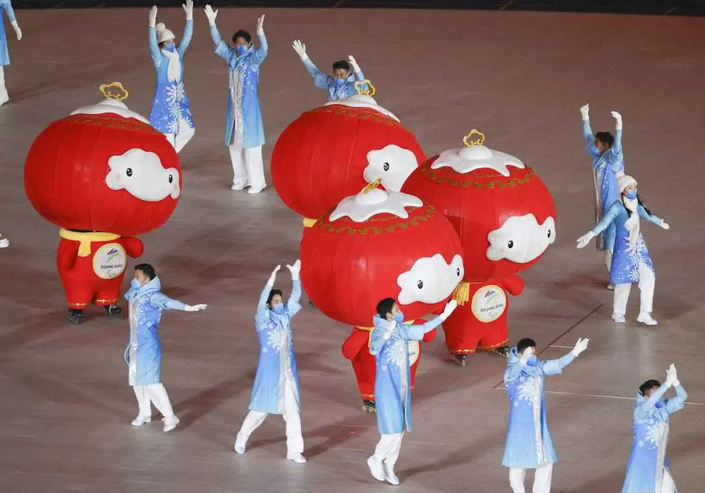 閉会式のアトラクションに登場した、北京冬季パラリンピックのマスコット「シュエロンロン」