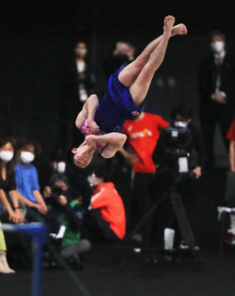 【画像・写真】白井健三さん　現役顔負けの演技！内村のリクエストで「シライ」披露「喜んでくれたので合格点」