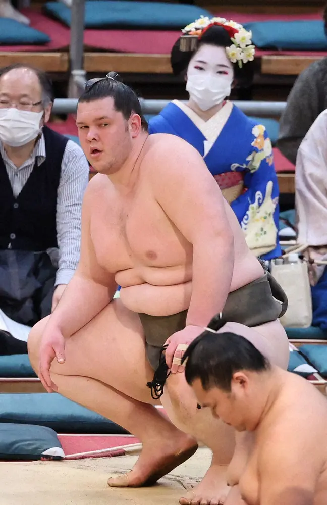 【画像・写真】母国に届け！ウクライナ初の大相撲力士、春場所白星発進　館内で大きな拍手