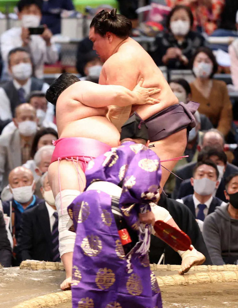 【画像・写真】新大関・御嶽海は大栄翔を下し3連勝　カド番の貴景勝は2敗目、正代は初日から3連敗