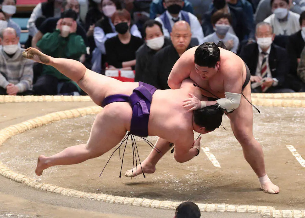 【画像・写真】新関脇・阿炎3連勝「体が動いて調子いいのかな」次の大関候補が存在感