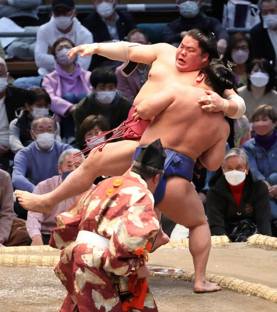 【画像・写真】高安、無傷7連勝で単独トップキープ！御嶽海は1敗守る　貴景勝、正代も勝って今場所初の3大関安泰