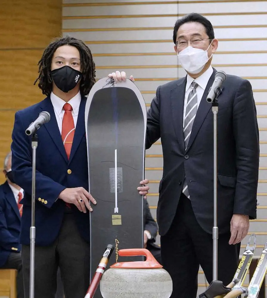 【画像・写真】北京五輪・パラ選手団　文科相ら表敬訪問、岸田首相「多くの国民が勇気づけられ、心を動かされた」