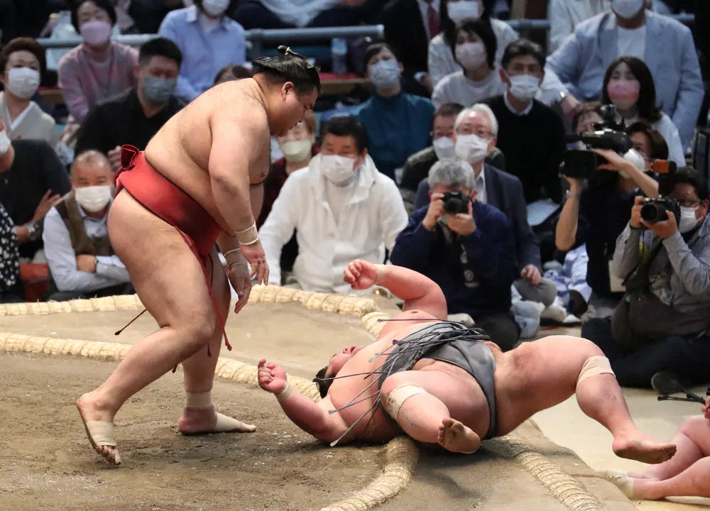 【画像・写真】高安、1敗死守し単独トップ!若隆景は御嶽海に敗れ痛い2敗目