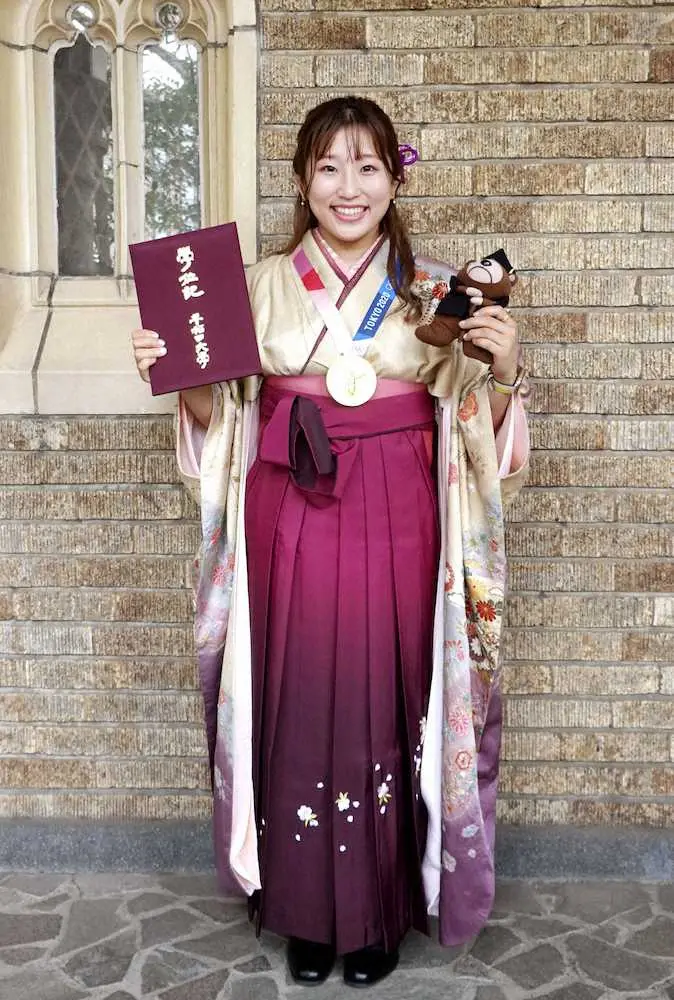 【画像・写真】レスリング女子東京五輪金、須崎が早大卒業　パリでの連覇へ決意