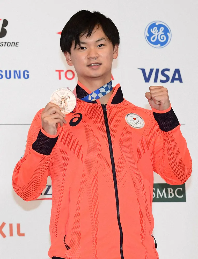 【画像・写真】バド渡辺勇大「責任、自覚を持って」ダブルス異例のプロ転向「パリ五輪では金メダルを」
