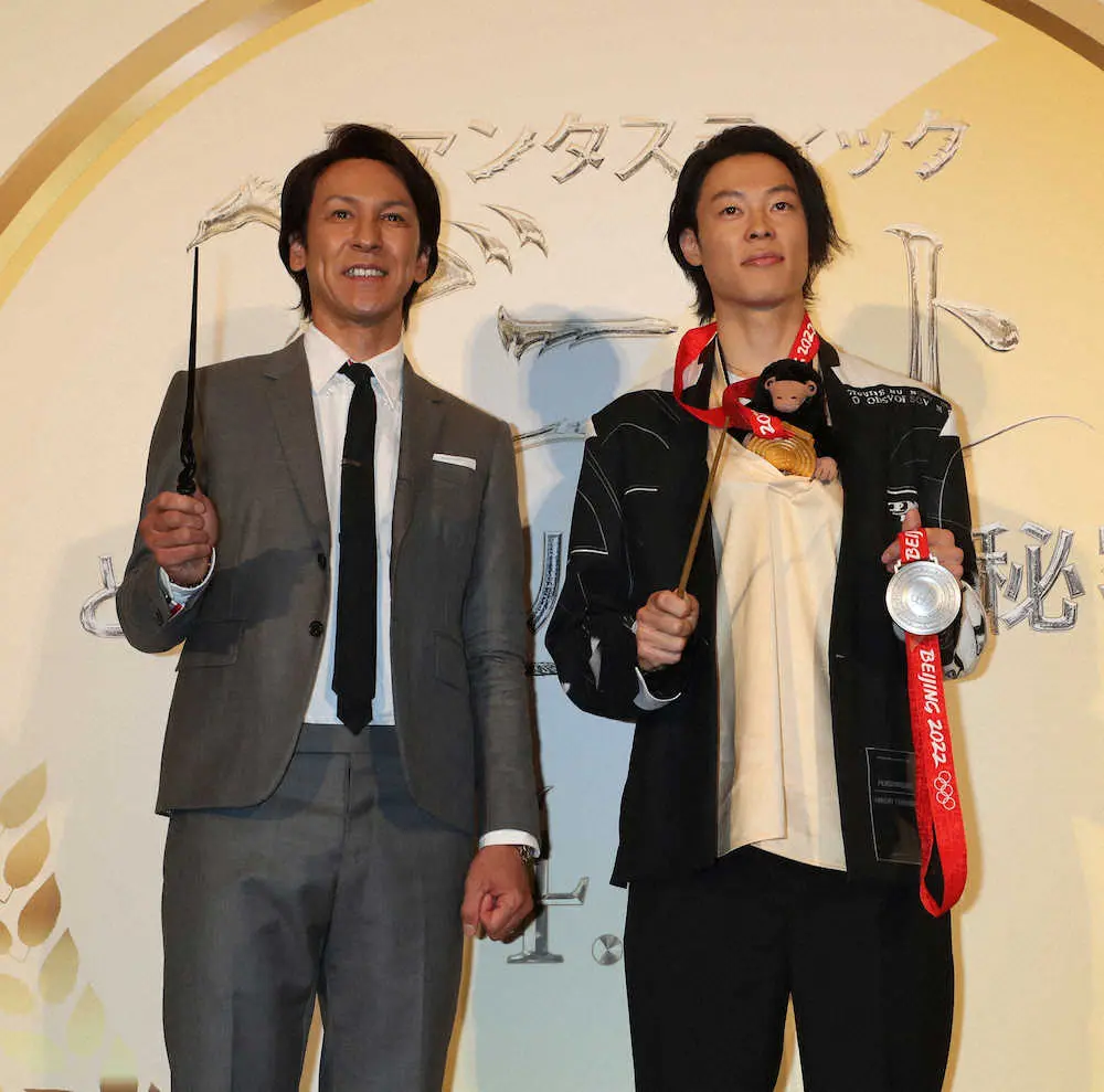 【画像・写真】映画「ファンタスティック・ビーストとダンブルドアの秘密」公開直前イベントのフォトセッションでポーズをとる葛西（左）と小林陵（撮影・郡司　修）