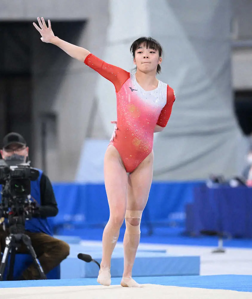 女子予選で床運動の演技を行う山田千遥（代表撮影）