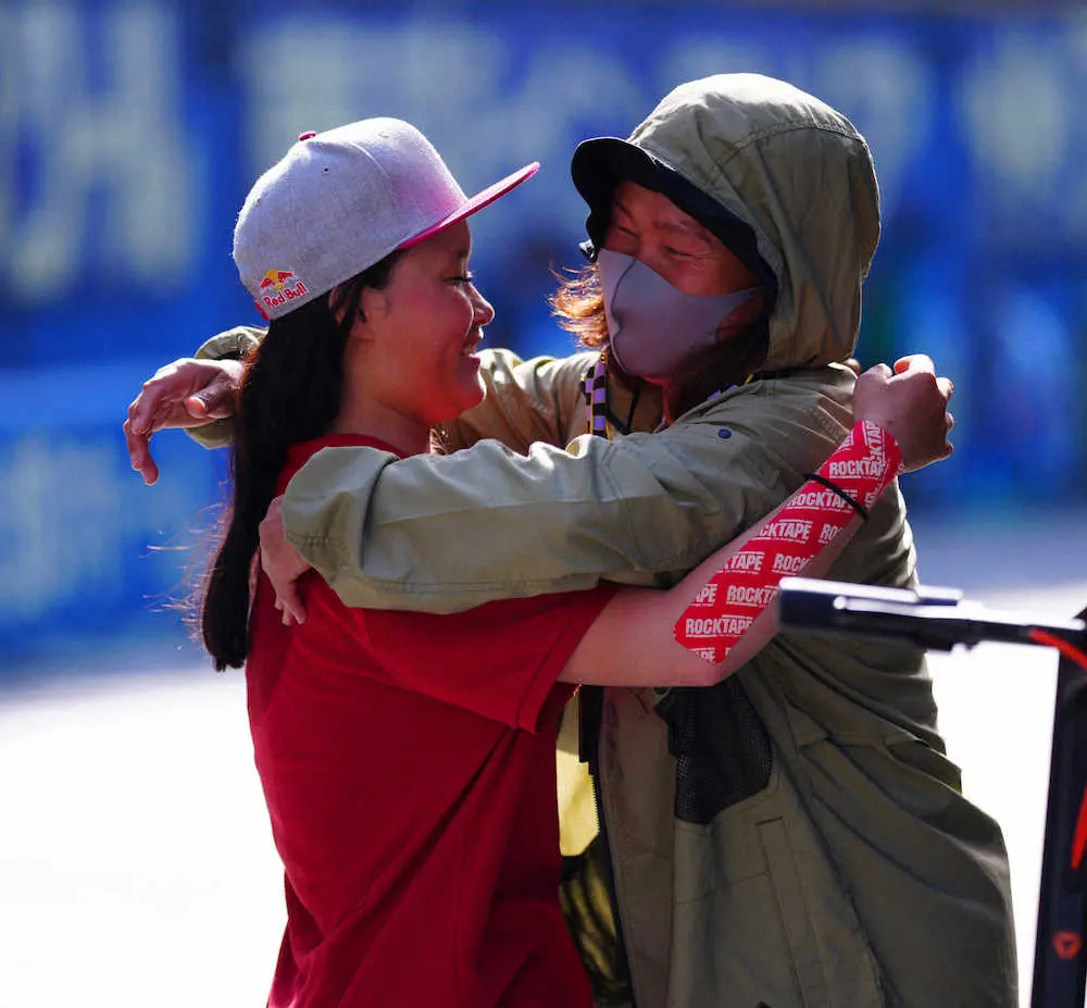 【画像・写真】四十住　母へ恩返し！パーク女子初V　初代五輪女王が再びド派手パフォ「また日本で開催を」