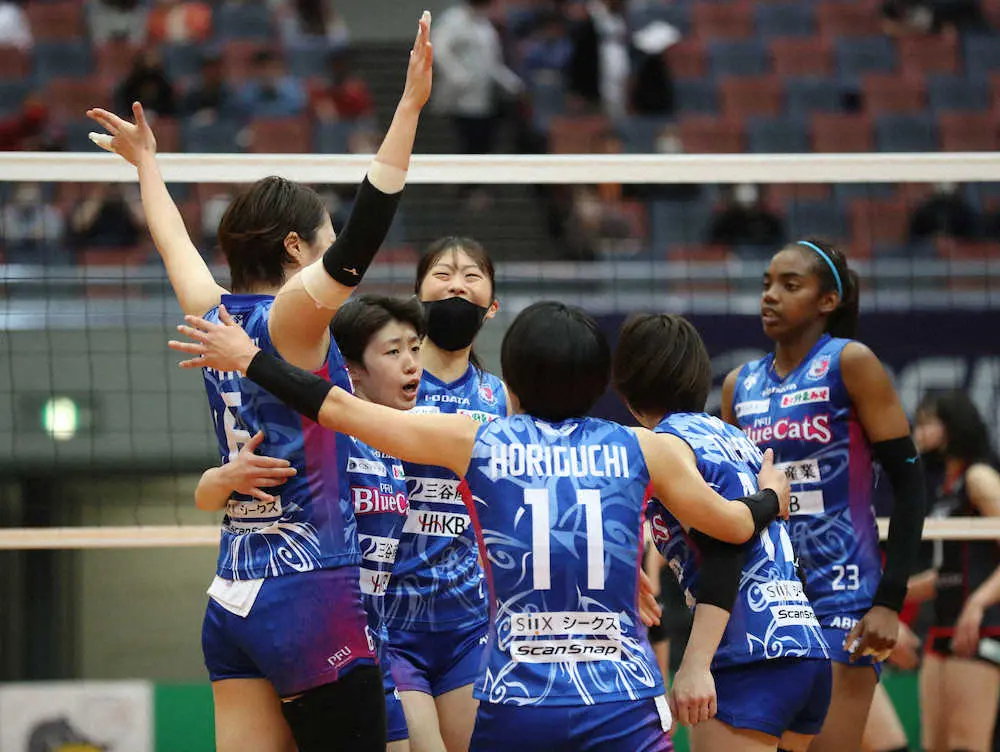 【画像・写真】【黒鷲旗バレー】PFU　創部44年目にして初の決勝進出　多彩な攻撃でNEC下す