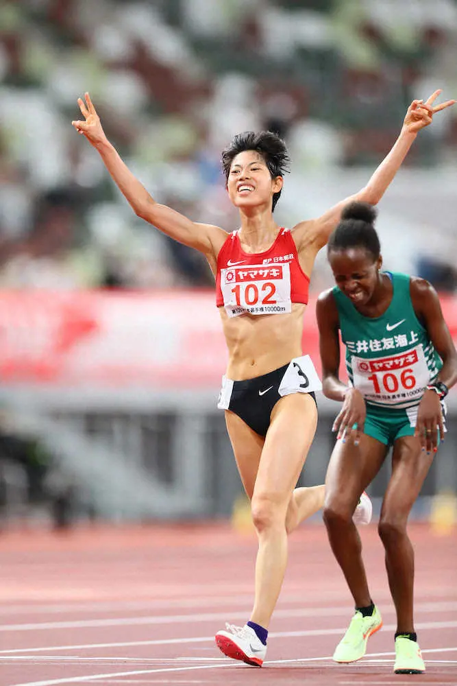 ＜第106回日本陸上競技選手権大会＞女子10000メートル、日本人トップでゴールする広中（撮影・会津　智海）