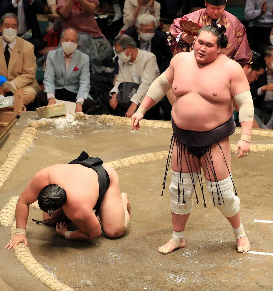 【画像・写真】琴ノ若が大関3連破！軍配差し違えで御嶽海に勝利　3大関は全員黒星…横綱・照ノ富士は連勝