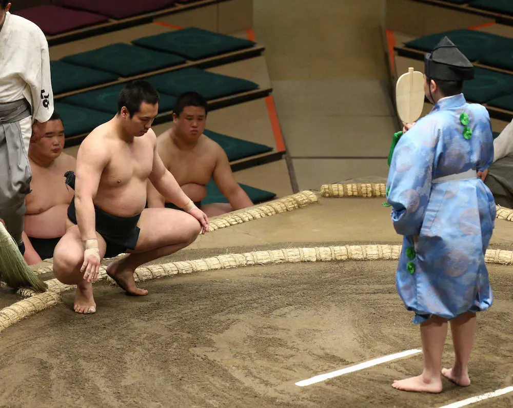 【画像・写真】東大生力士・須山　前相撲に3連勝　昨年の大学選手権団体戦優勝の日体大副主将を突き出す