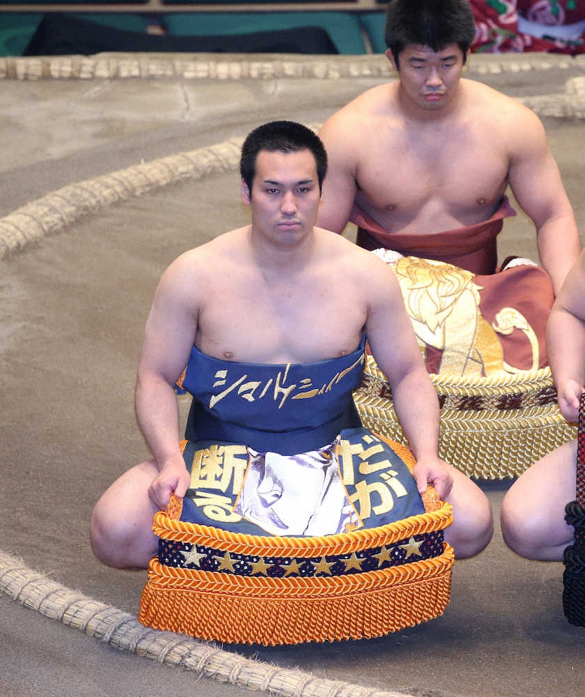 新序出世披露 東大生力士 須山 ジョジョ化粧まわし 同部屋 志摩ノ海に借りる スポニチ Sponichi Annex スポーツ