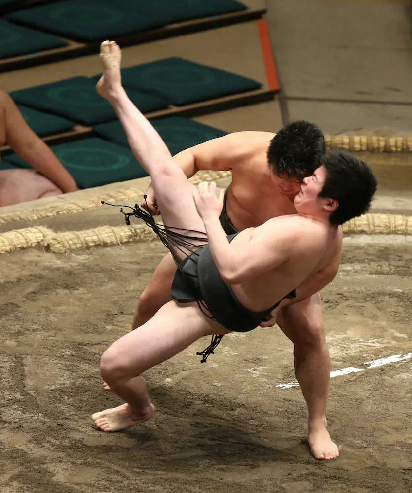 【画像・写真】大技「外小股」序ノ口・田中が決めた！十両以上では平成以降8度しか出ていない珍技