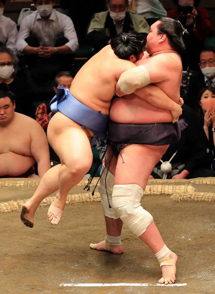 【画像・写真】照ノ富士が「極め出し」で翔猿退け1差追う　隆の勝、碧山、佐田の海、一山本が2敗守りトップ