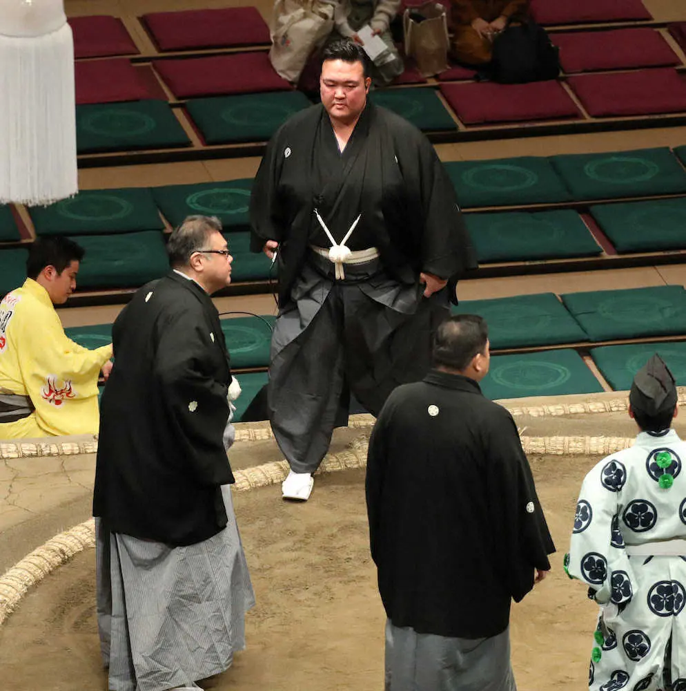 【画像・写真】二所ノ関親方、緊張の館内説明デビュー「まだまだ修行が足りません」