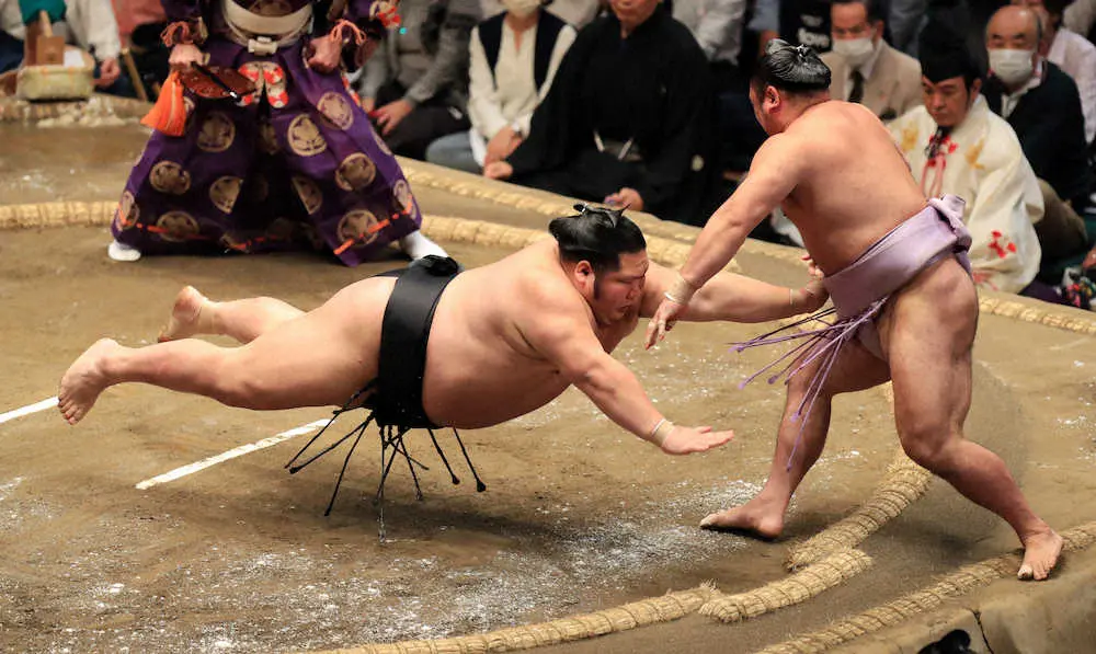 【画像・写真】千代大龍“ヘッドスライディング”で6勝目「立ち合いは100点だったけど…負けたと思いましたね」