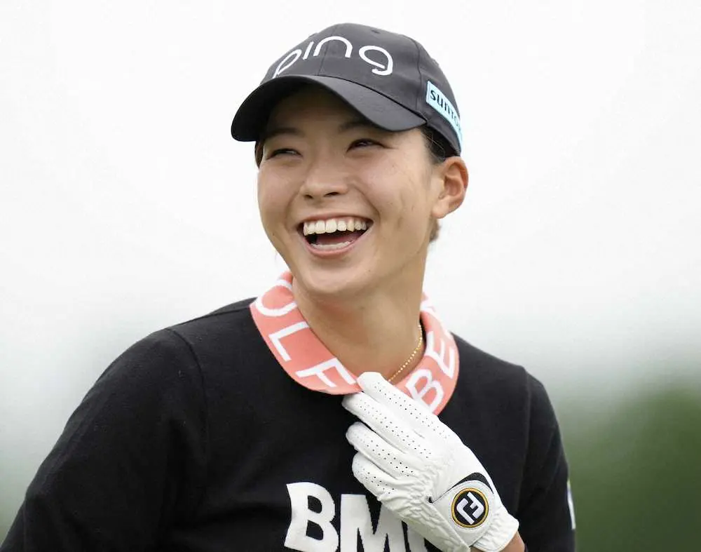 【画像・写真】渋野が今季国内ツアー初参戦　先輩青木らとハートの人文字つくるなど笑顔のコース視察