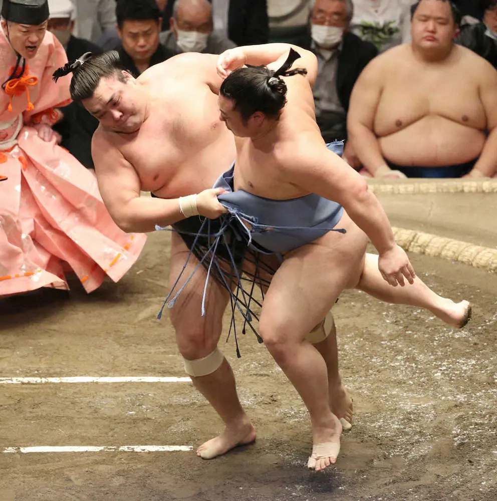 【画像・写真】霧馬山　7連勝で自己最速11日目に勝ち越し、難敵・翔猿寄り切って満面笑み