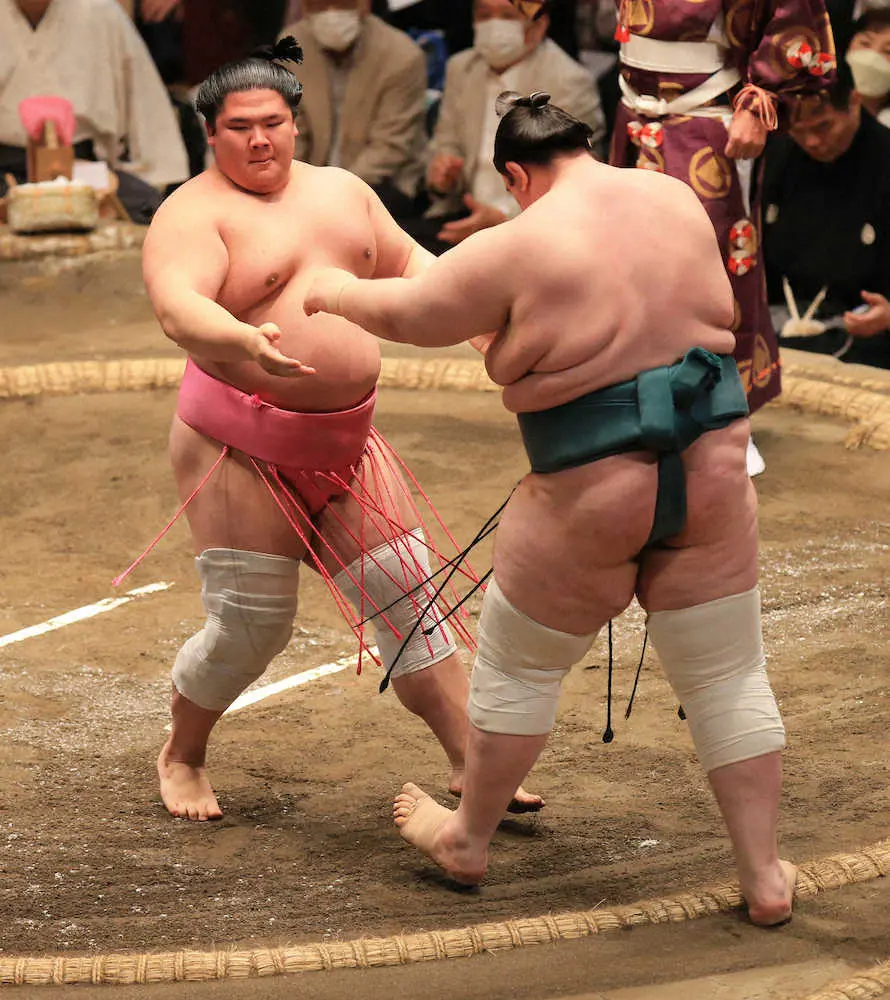【画像・写真】宇良　身長17センチ差の碧山破り勝ち越し、残り4日間の目標は「秘密で…」