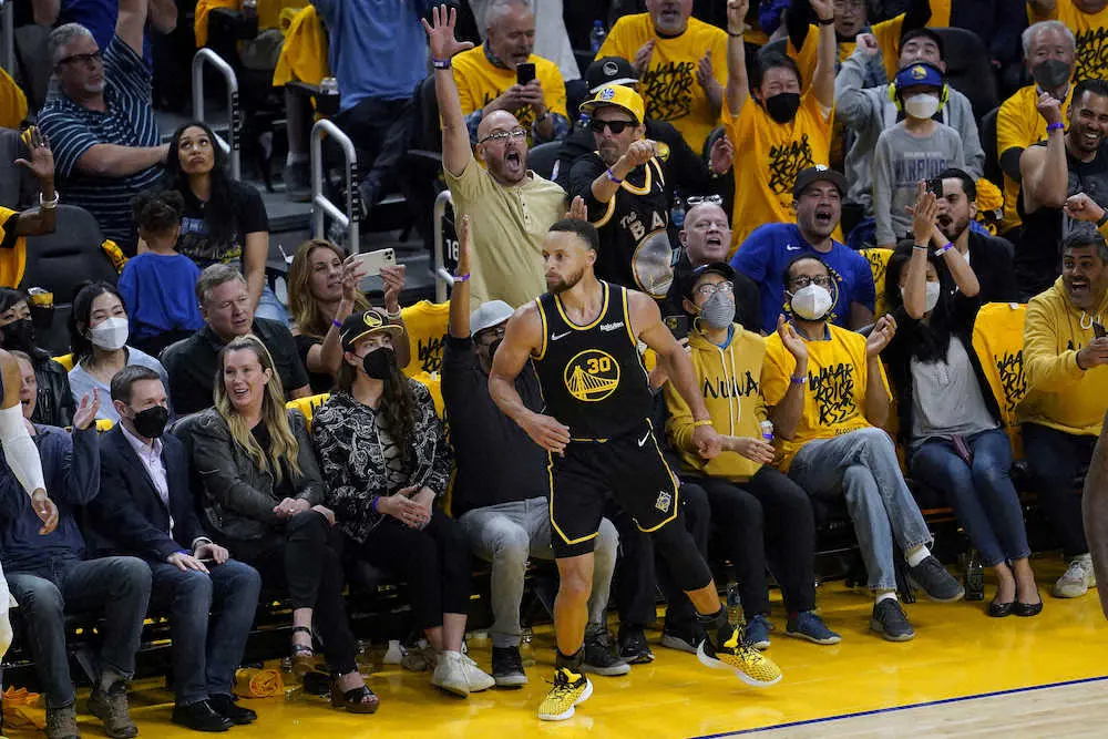 【画像・写真】ウォリアーズが先勝　カリーは21得点＆12リバウンド　マーベリクスのドンチッチは20得点