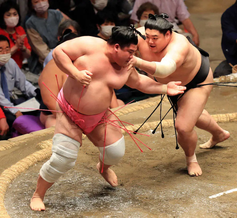 【画像・写真】1差V圏内だった宇良が左足関節ねん座で休場　13日目の阿炎戦で気にする様子も