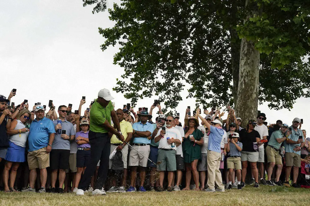 【画像・写真】ウッズの2日目は69　右脚の痛みを抱えながら通算3オーバーで予選を通過