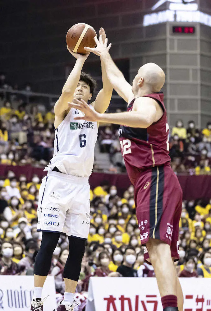 【画像・写真】宇都宮　川崎に先勝、激しい守備で主導権　41歳・田臥もCS初出場
