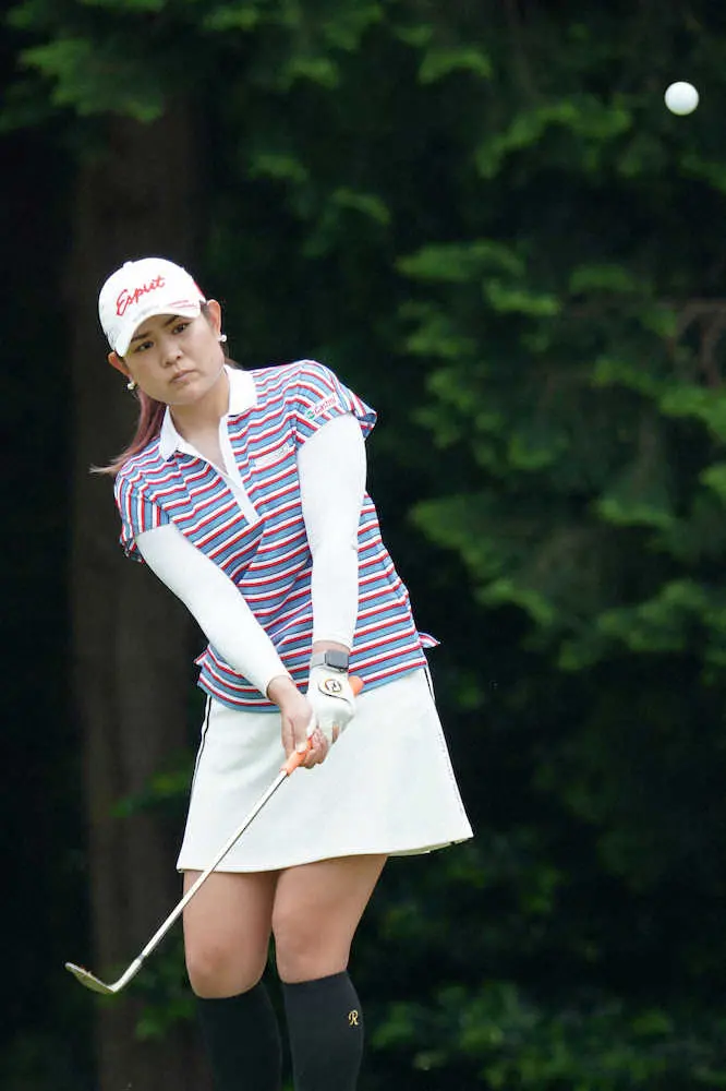 【画像・写真】倉田＆柳下　1アンダーで女子トップ　倉田「ショートゲームがよかった」