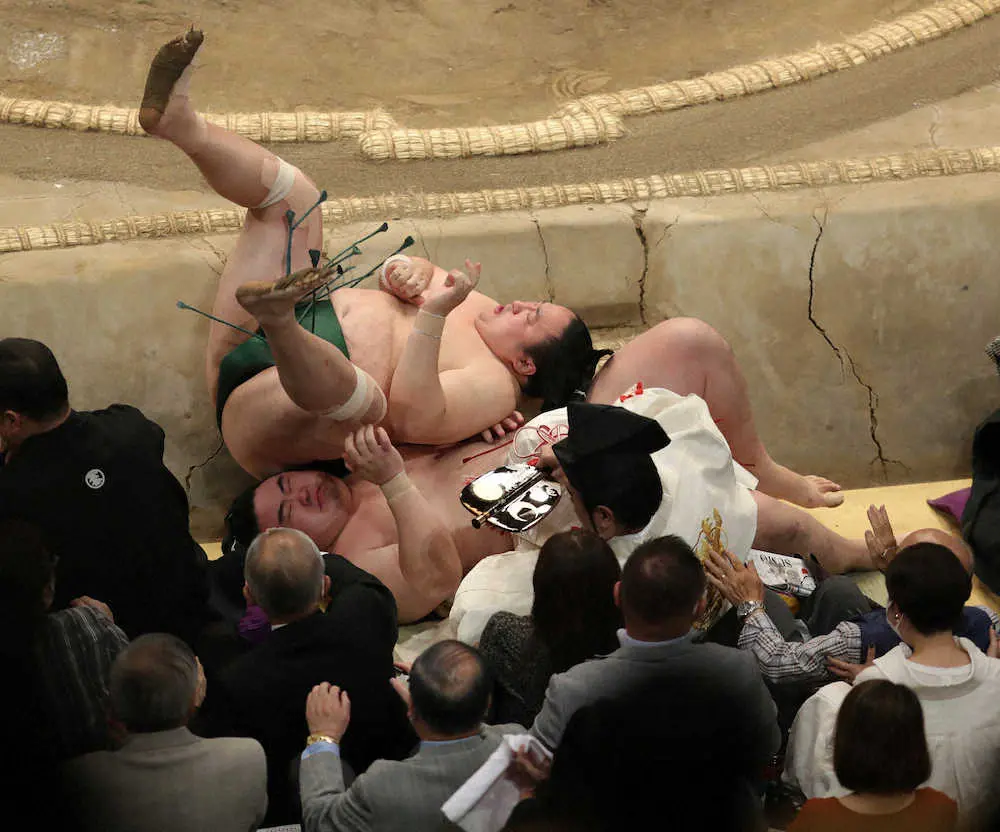 【画像・写真】隆の勝の地元・柏市で両親らが応援観戦　母・雅代さん「よく頑張ったねと言いたい」