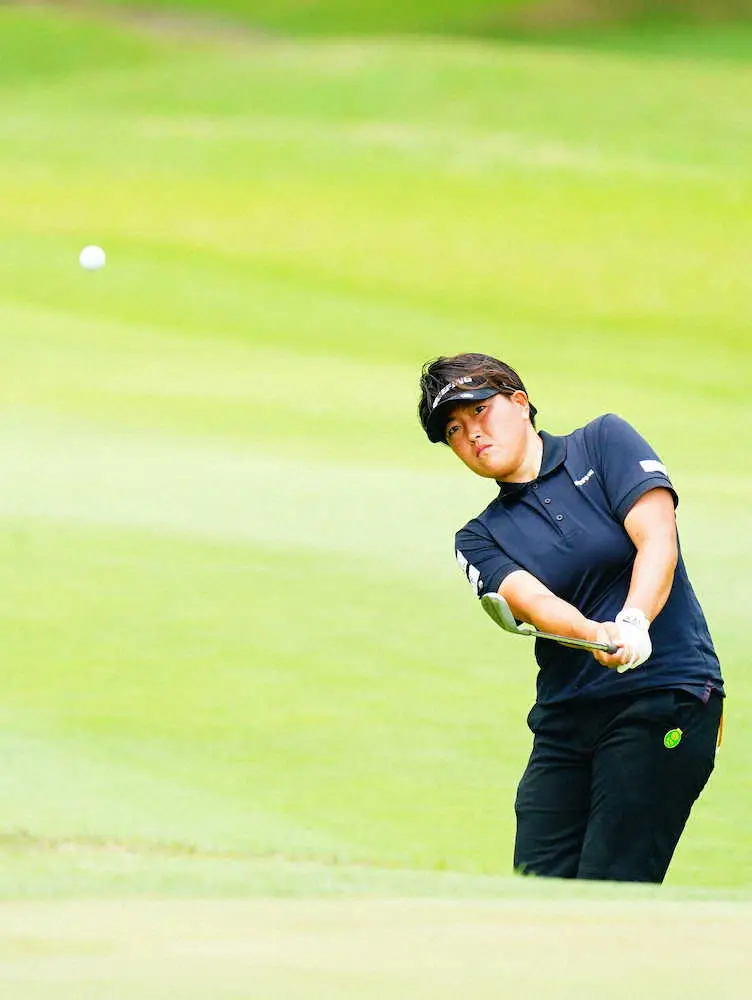 【画像・写真】9番、アプローチを放つ工藤遥加（撮影・井垣　忠夫）