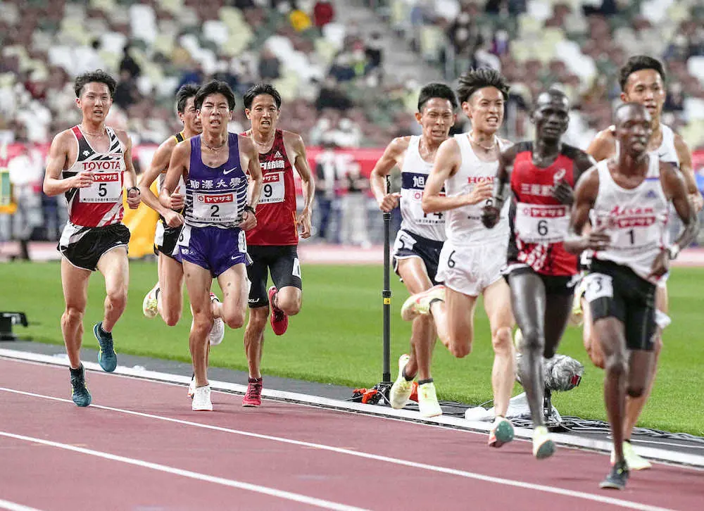5月の陸上・日本選手権1万メートルで力走する選手たち