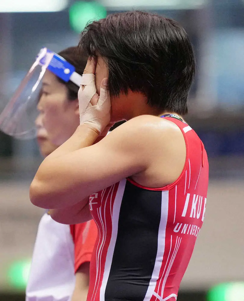 【画像・写真】レスリング・女子57級キロ桜井　終了直前の逆転タックルで初優勝！世界選手権代表に内定